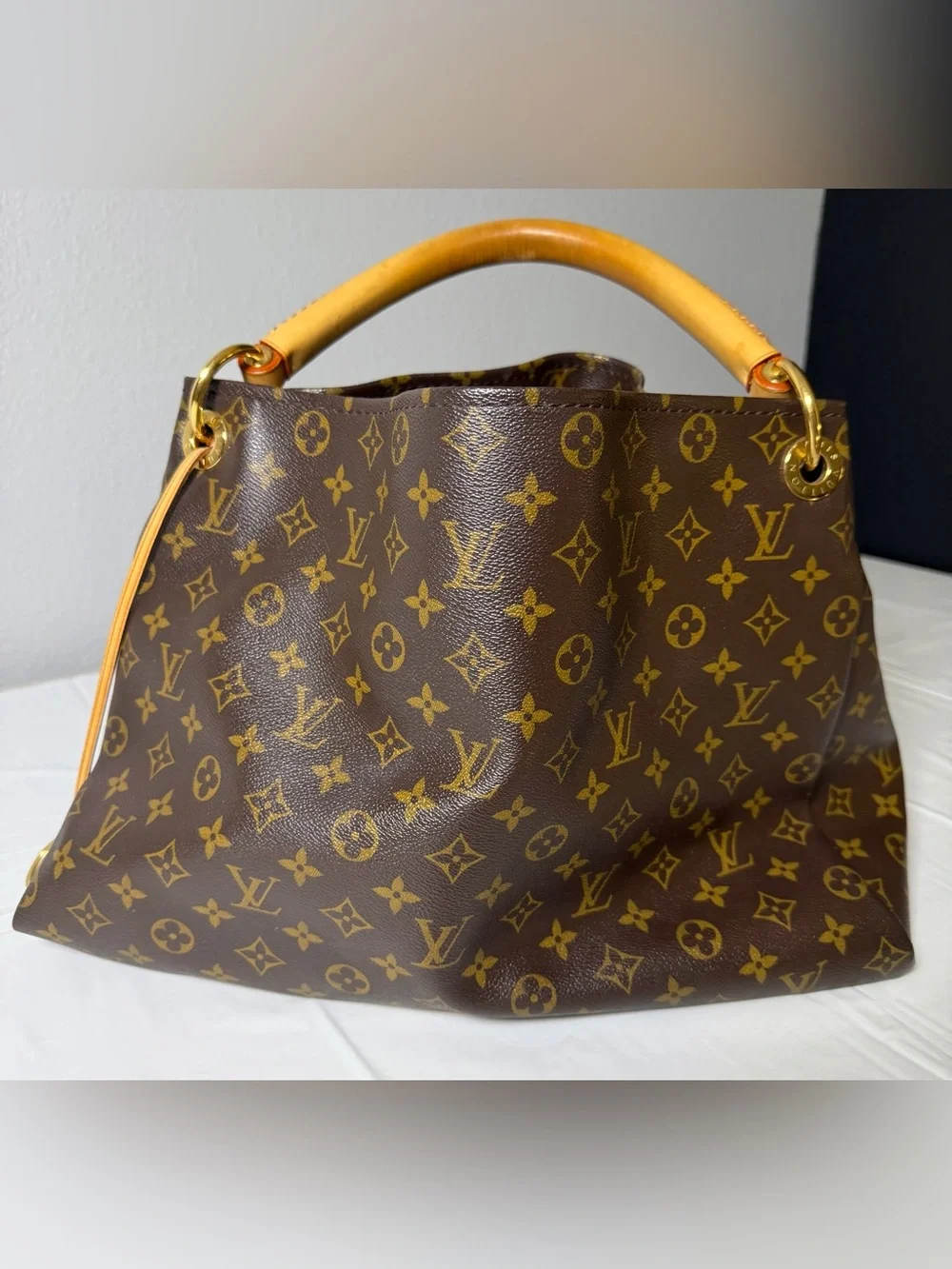 Louis Vuitton monogram Artsy with COA/dust bag